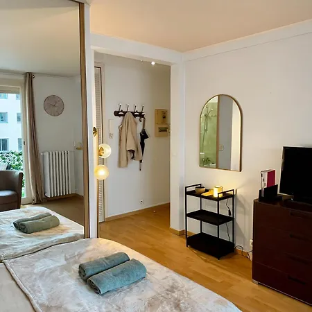 아파트 Stylish W Balcony In 16th - Eiffel Tower *