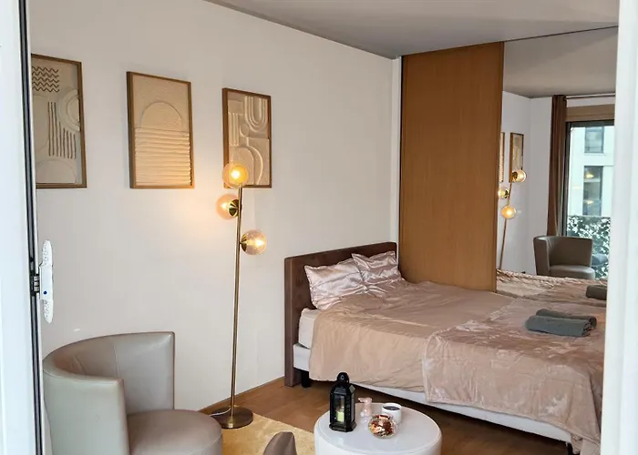 아파트 Stylish W Balcony In 16th - Eiffel Tower *