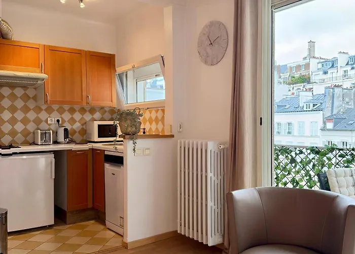 Stylish W Balcony In 16th - Eiffel Tower *